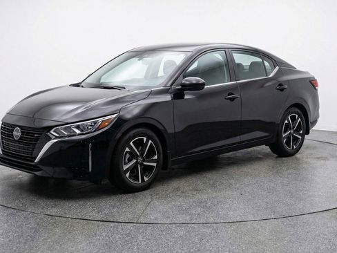 Used 2025 Nissan Sentra SV image 3