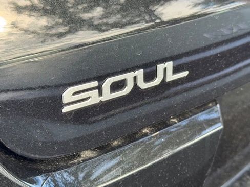Certified 2025 Kia Soul LX w/ LX Technology Package FWD image 3