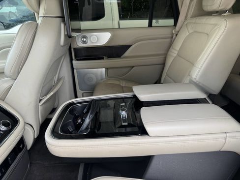Used 2018 Lincoln Navigator Reserve w/ Technology Package AWD/4WD image 11