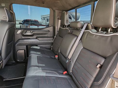 Used 2024 GMC Sierra 1500 AT4X image 9