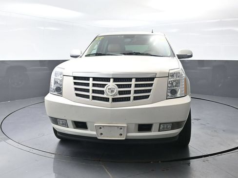Used 2012 Cadillac Escalade Luxury AWD/4WD image 4