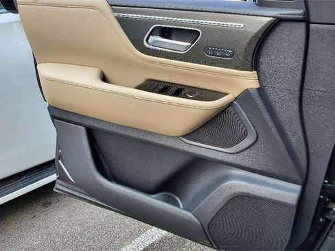 Certified 2025 INFINITI QX80 Pure image 12