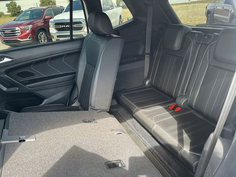 Used 2022 Volkswagen Tiguan SE R-Line image 37