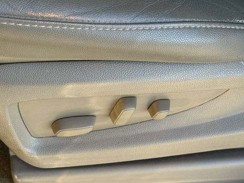 Used 2017 GMC Yukon SLT w/ Premium Edition image 23