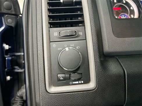 Used 2015 RAM 3500 Tradesman w/ Chrome Appearance Group image 12