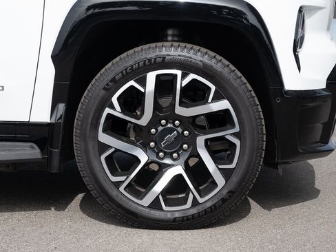 New 2024 Chevrolet Silverado EV RST image 9