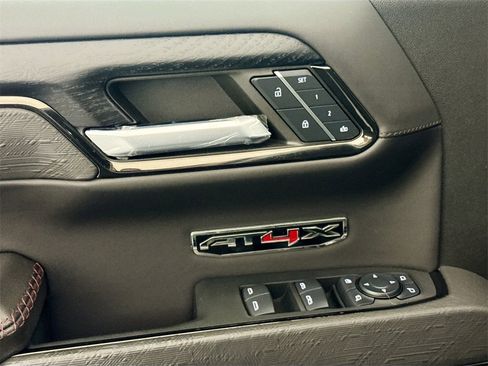 Used 2024 GMC Sierra 1500 AT4X image 18