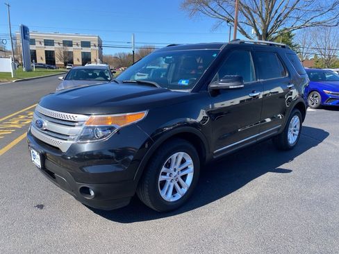 Used 2015 Ford Explorer XLT w/ Equipment Group 202A image 4
