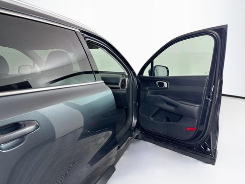 Used 2024 Kia Sorento S FWD image 32