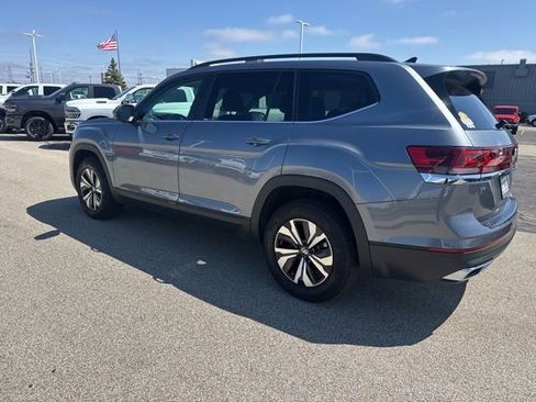 Used 2025 Volkswagen Atlas SE AWD/4WD image 3