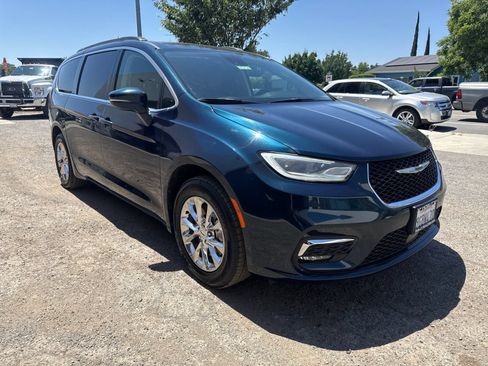 Used 2022 Chrysler Pacifica Touring-L AWD/4WD image 7
