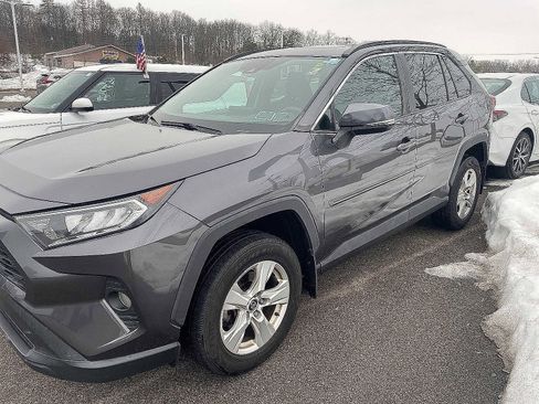 Used 2020 Toyota RAV4 XLE w/ Convenience Package image 16