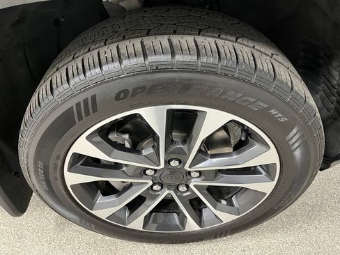 Used 2022 Jeep Grand Cherokee L Overland w/ MOPAR Finishing Package AWD/4WD image 18
