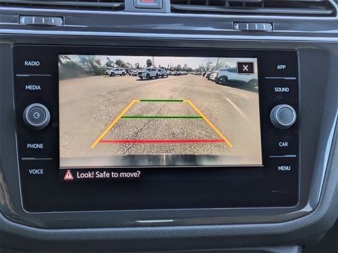 Used 2024 Volkswagen Tiguan SE image 25