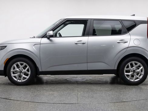 Used 2025 Kia Soul LX w/ LX Technology Package FWD image 5