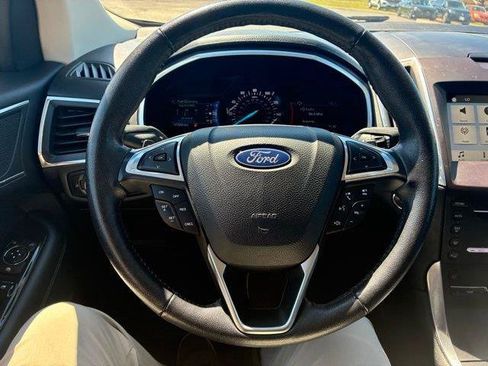 Used 2018 Ford Edge Titanium FWD image 11