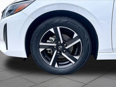 Used 2025 Nissan Sentra SV FWD image 10