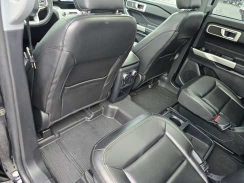 Used 2021 Ford Explorer XLT w/ Equipment Group 202A AWD/4WD image 29