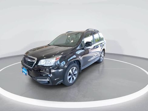 Used 2017 Subaru Forester 2.5i Premium w/ All-Weather Package AWD/4WD image 4