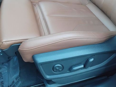 Certified 2025 Audi Q5 e Premium Plus image 18