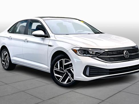 Used 2022 Volkswagen Jetta SEL image 2