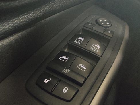 Used 2020 Jeep Cherokee Limited image 27