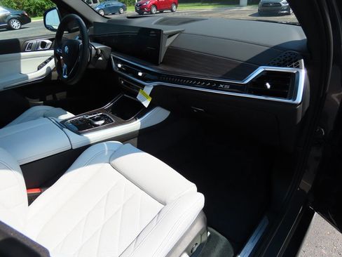 New 2026 BMW X5 xDrive40i w/ Executive Package image 12
