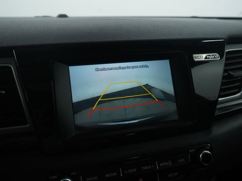 Used 2017 Kia Niro EX image 26