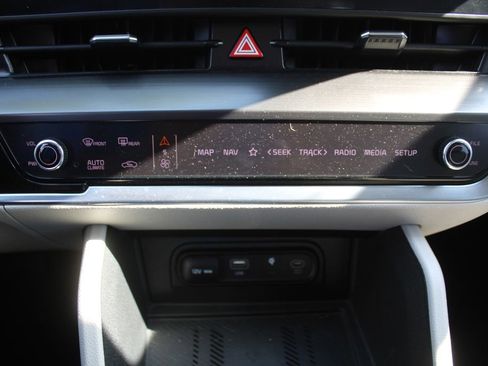 Used 2024 Kia Sportage EX image 38