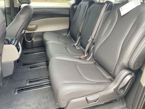 New 2026 Kia Carnival FWD image 25
