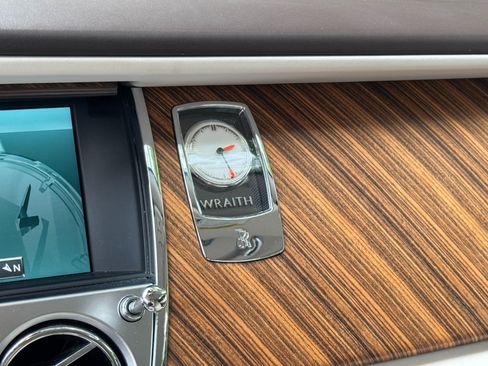 Used 2017 Rolls-Royce Wraith RWD image 45