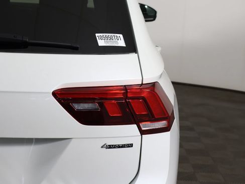 Used 2023 Volkswagen Tiguan SE w/ Panoramic Sunroof Package AWD/4WD image 17