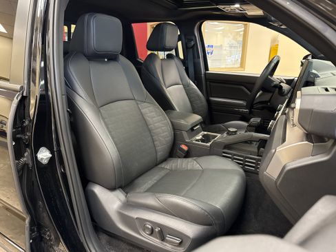 Used 2024 Toyota Tacoma TRD Sport w/ TRD Sport Premium Package AWD/4WD image 13
