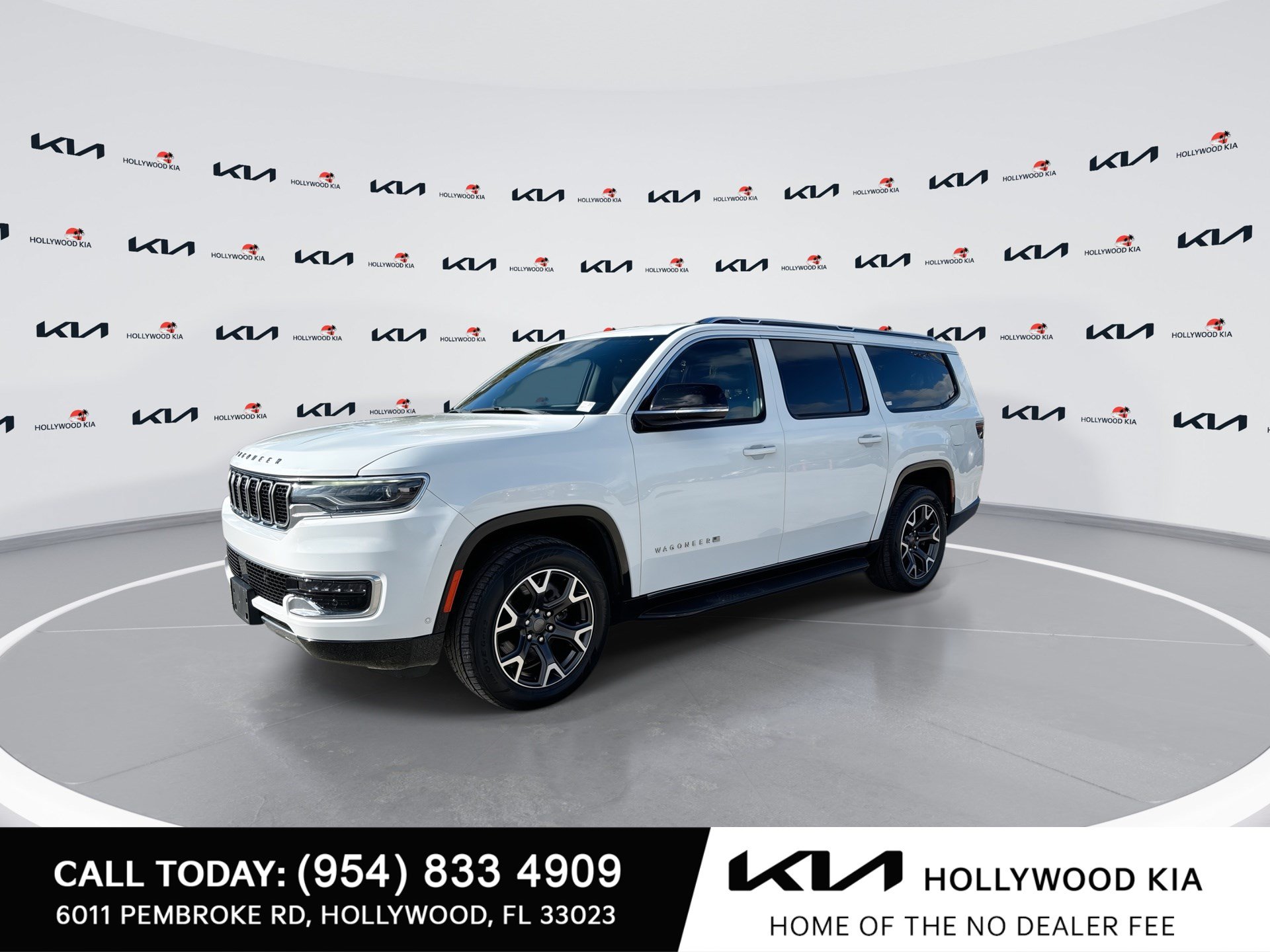 Used 2024 Jeep Wagoneer L Series III w/ Flexible Seating Group AWD/4WD image 4