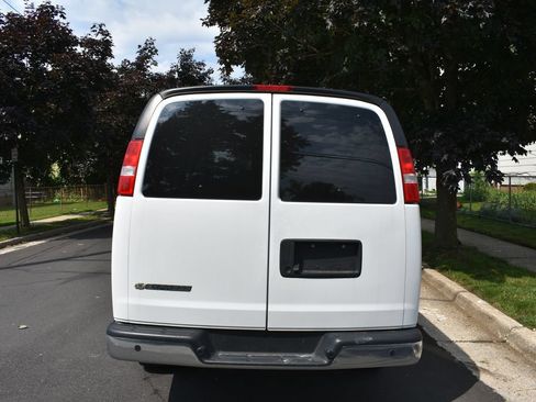 Used 2023 Chevrolet Express 3500 LT w/ LT Preferred Equipment Group RWD image 6