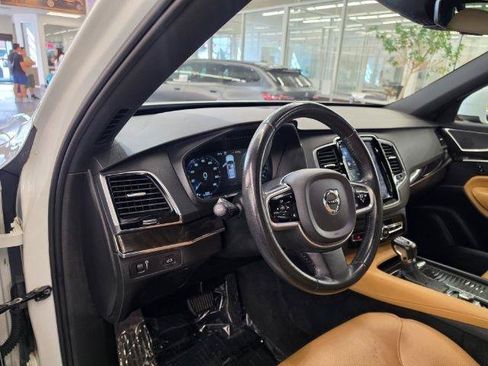 Used 2018 Volvo XC90 T6 Momentum w/ Convenience Package AWD/4WD image 7