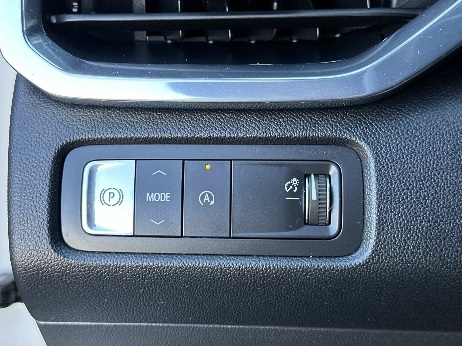 Used 2026 GMC Acadia Elevation w/ Elevation Premium Package FWD image 20