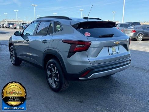 Used 2025 Chevrolet Trax LT image 6