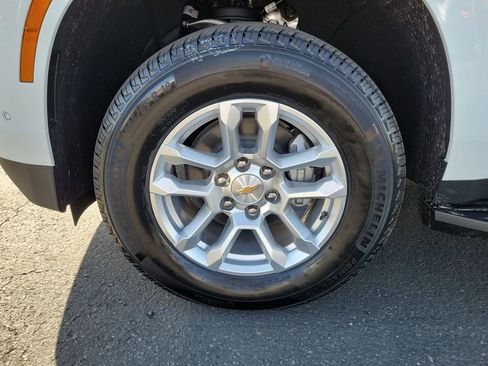 New 2026 Chevrolet Suburban LS image 23