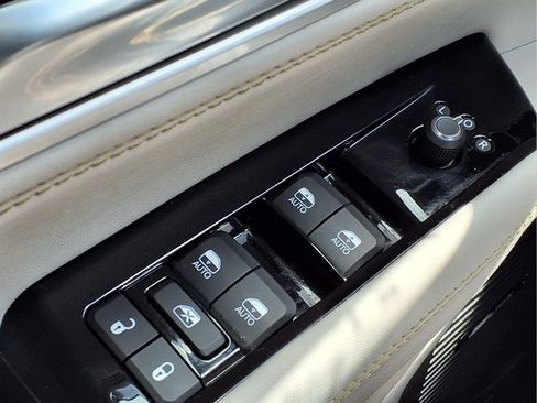Used 2023 Jeep Wagoneer Series II w/ Flexible Seating Group RWD image 18