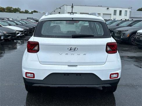 New 2025 Hyundai Venue SEL image 3