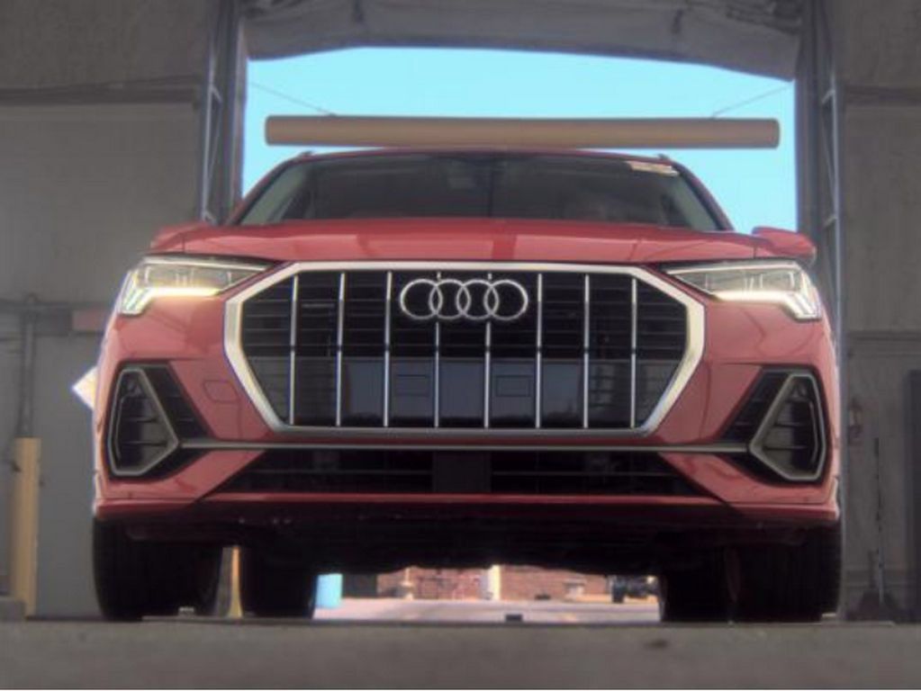 Used 2021 Audi Q3 2.0T Premium Plus w/ Premium Plus Package AWD/4WD image 3