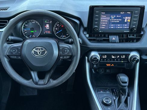 Used 2021 Toyota RAV4 LE AWD/4WD image 14