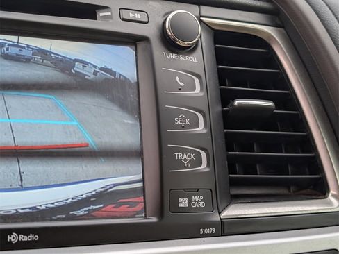 Used 2018 Toyota Highlander XLE image 15