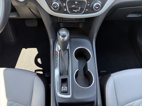 Used 2021 Chevrolet Equinox LS FWD image 21