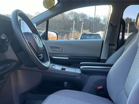 Certified 2022 Toyota Sienna LE image 8