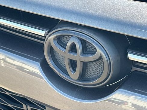 Used 2022 Toyota 4Runner SR5 Premium w/ Moonroof Package RWD image 37