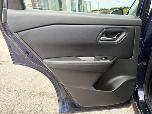 Used 2024 Nissan Rogue SV AWD/4WD image 30