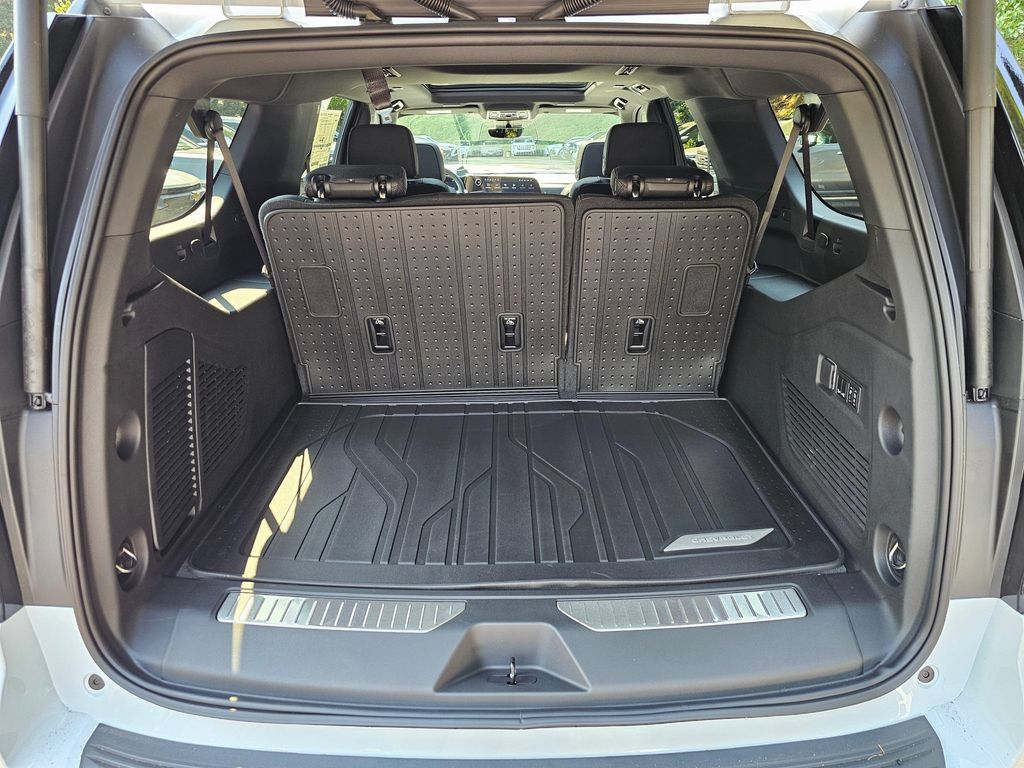New 2026 Chevrolet Suburban High Country AWD/4WD image 14