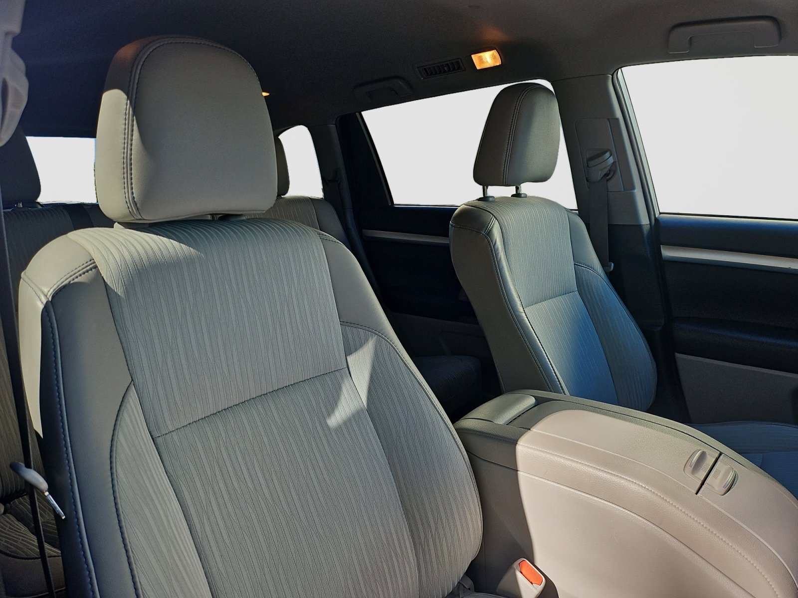 Used 2019 Toyota Highlander Plus AWD/4WD image 16